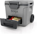 Ninja FrostVault Stevige Geïsoleerde Koelbox, Hoogwaardige Koelbox met Wielen met Dry Zone Geïntegreerde Opberglade op Koelkasttemp